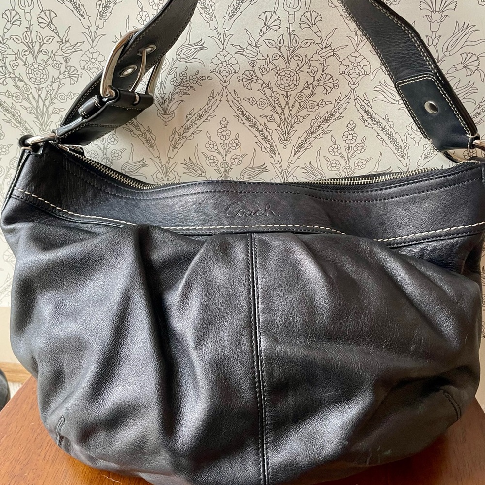 Vintage Y2K Coach Soho Pleated Hobo in Black. Pre-owned, great condition